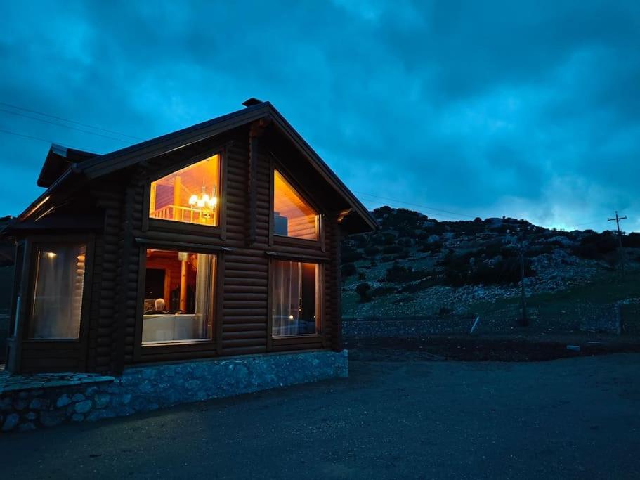 Orino Livadi Chalets, σαλέ στο Λιβάδι Αράχωβας